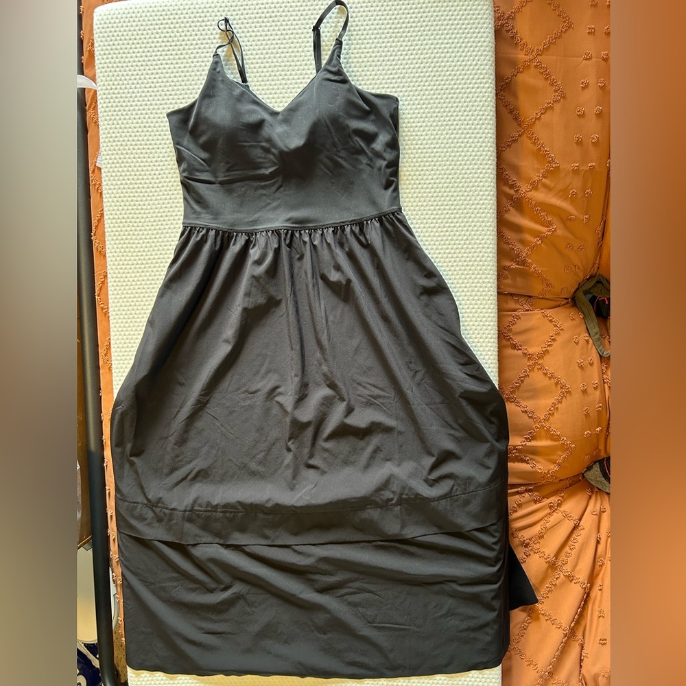 Athleta Elation V-Neck Hybrid Dress